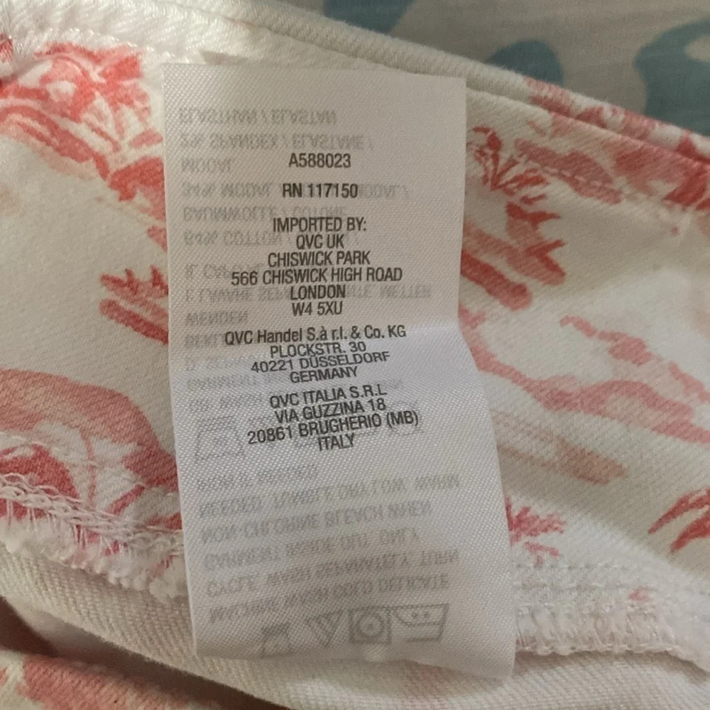 Belle by Kim Gravel Twill Toile Print Capri Jean